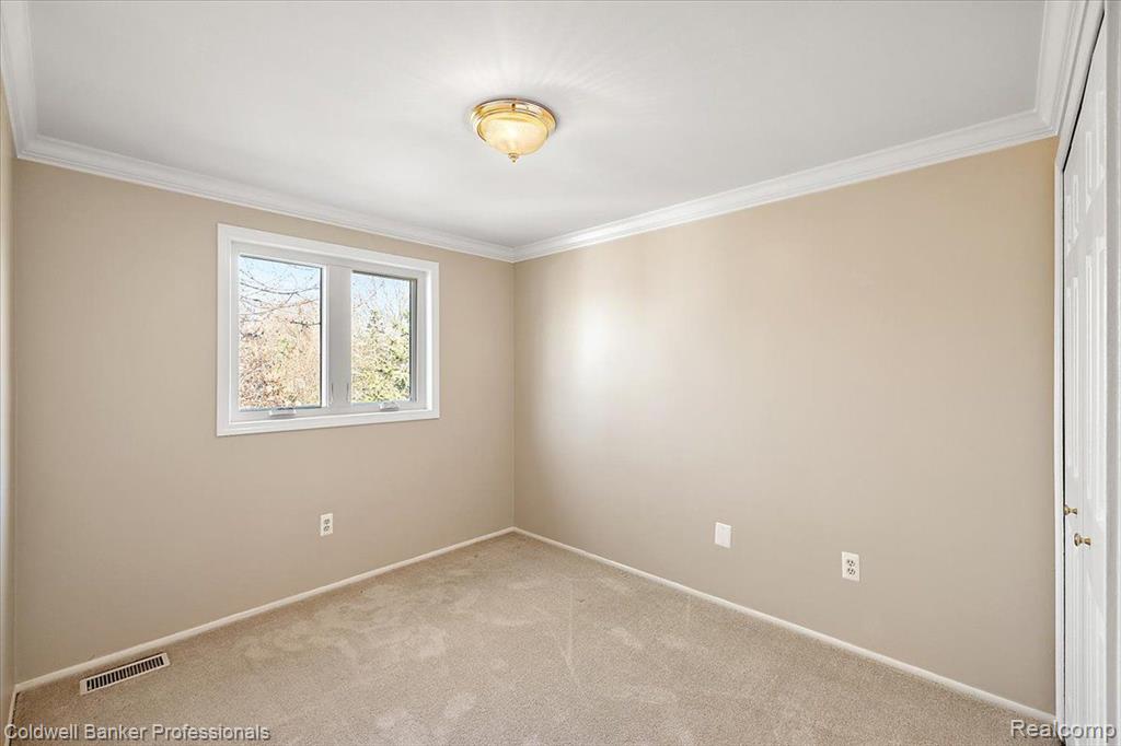 9485 BAYWOOD Drive, Plymouth, MI 48170 — Photo 36