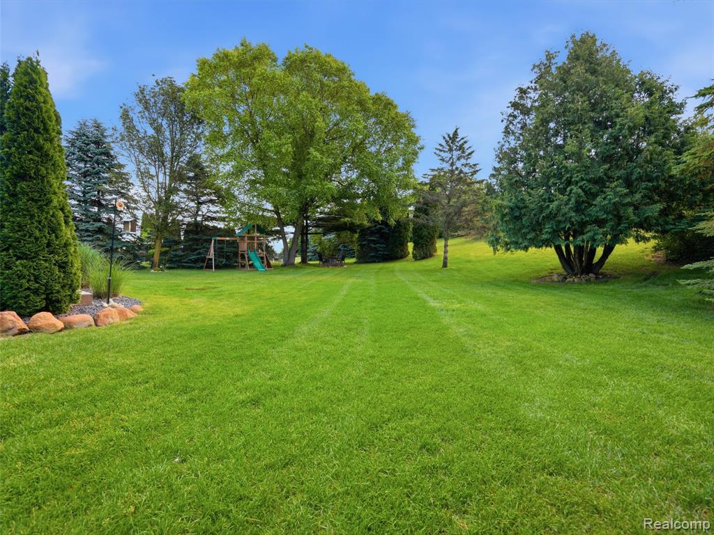 9095 Rotondo Drive, Howell, MI 48855 — Photo 34
