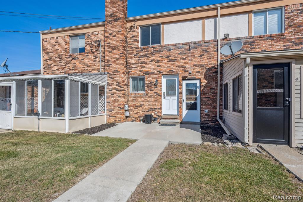 61135 11 Mile Road, 5, South Lyon, MI 48178 — Photo 11