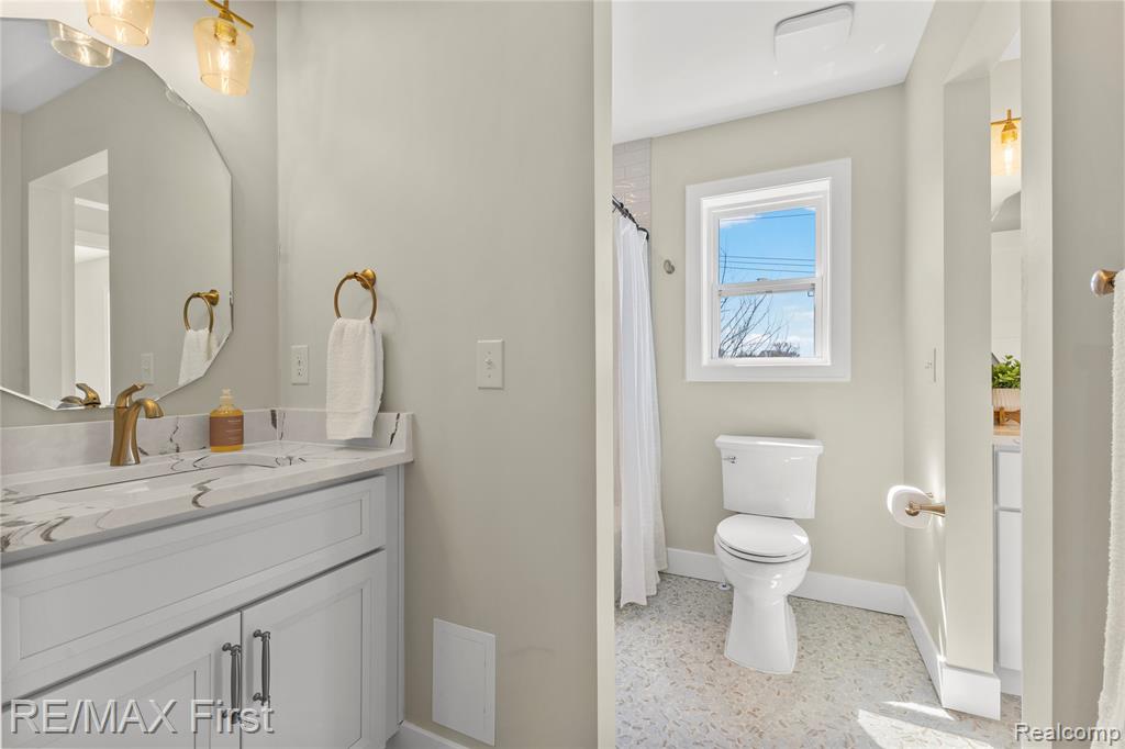 700 Devillen Avenue, Royal Oak, MI 48073 — Photo 38