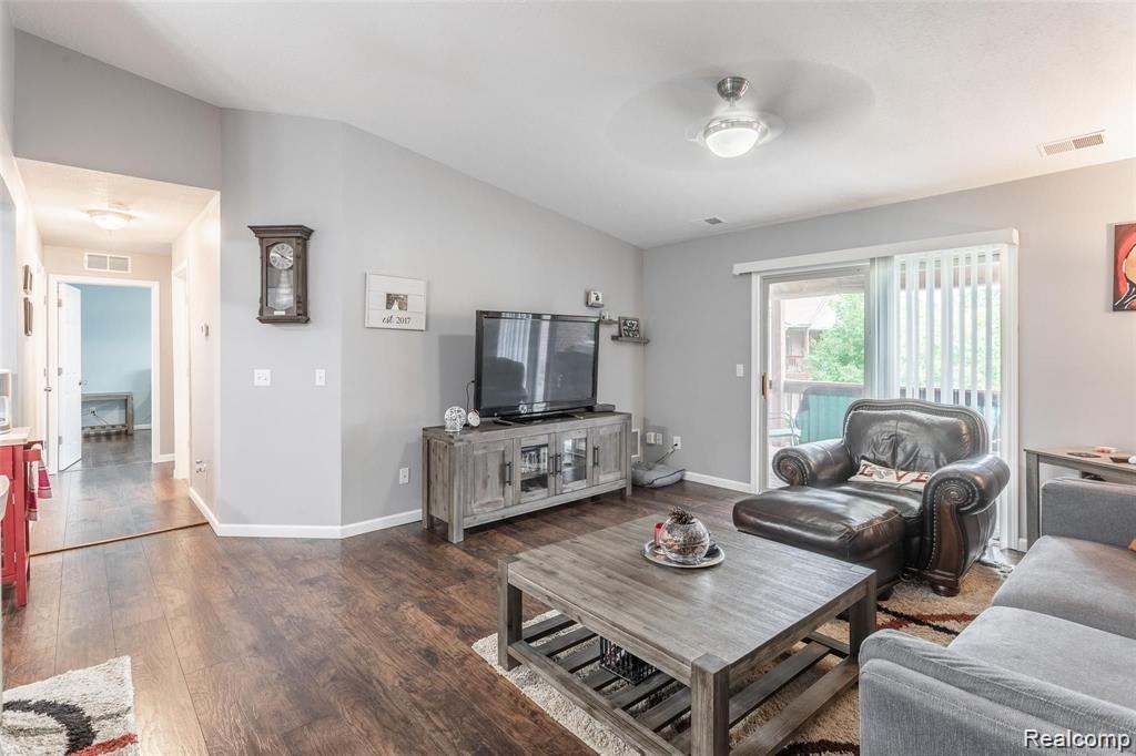 9699 WILDFLOWER, Belleville, MI 48111 — Photo 7
