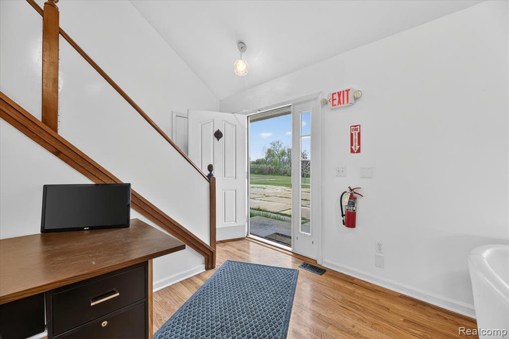 11280 Hegel Road, Goodrich Vlg, MI — Photo 5