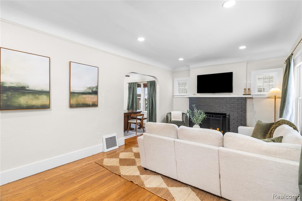 413 E 7TH Street, Royal Oak, MI 48067 — Photo 3
