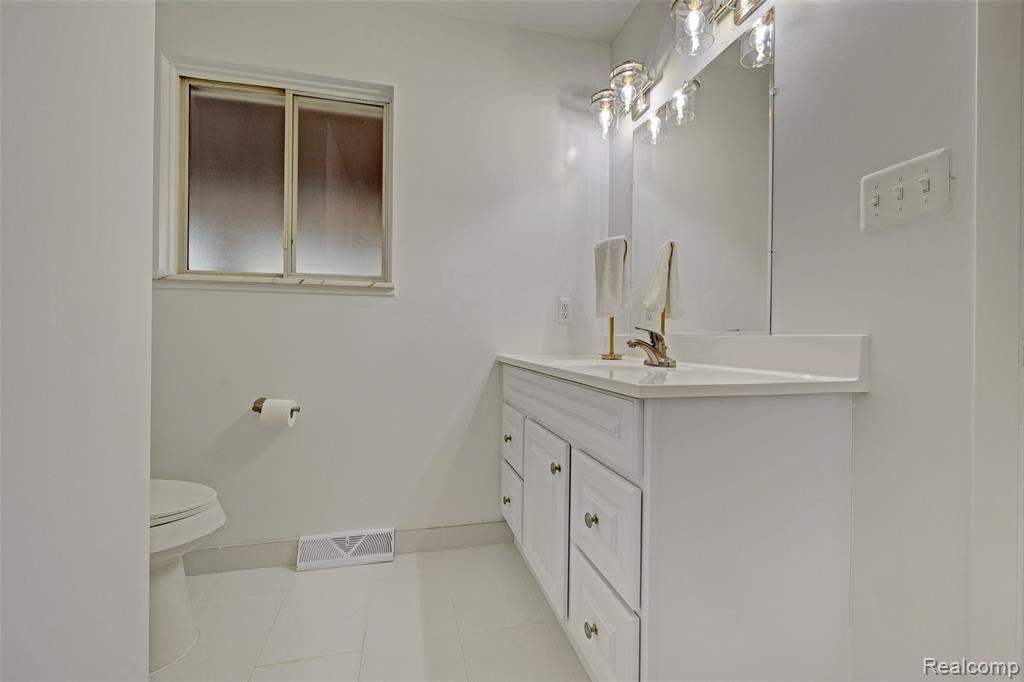 5936 Warbler Drive, Clarkston, MI — Photo 31
