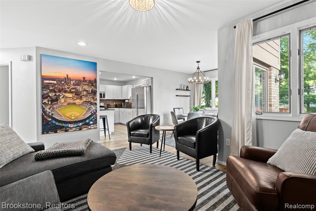 400 LA PLAZA, Royal Oak, MI 48073 — Photo 14