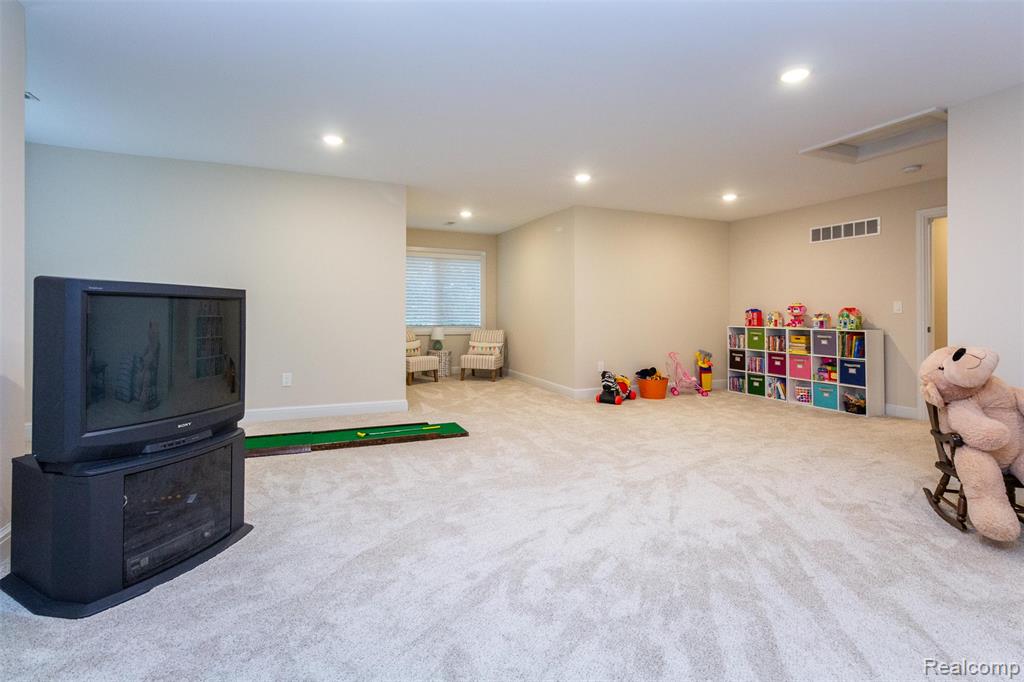 302 Tanview Drive, Oxford, MI, 48371