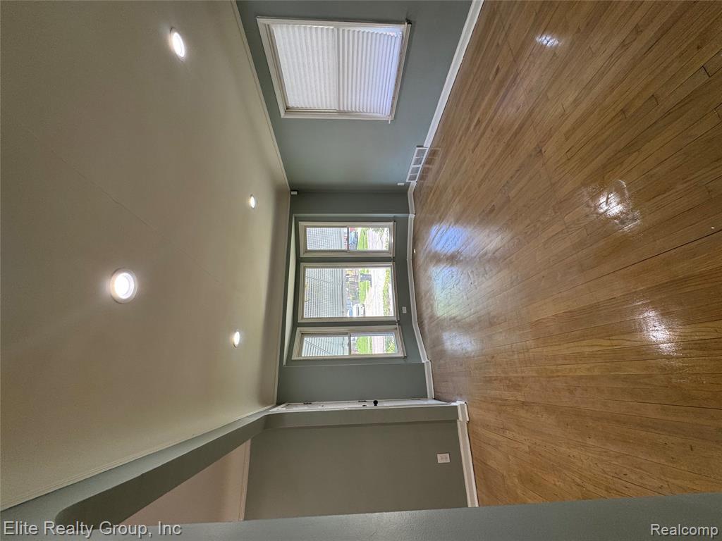 19351 Plainview Avenue W, Detroit, MI 48219 — Photo 2