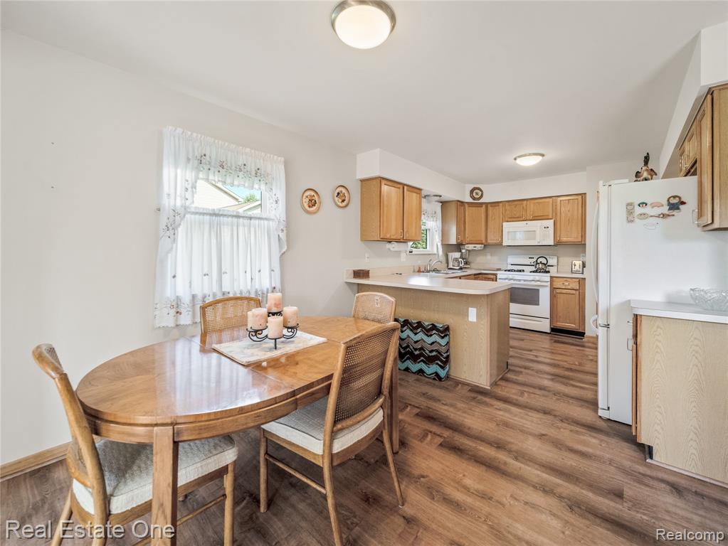 636 Vincent Street, Pinckney, MI 48169 — Photo 9