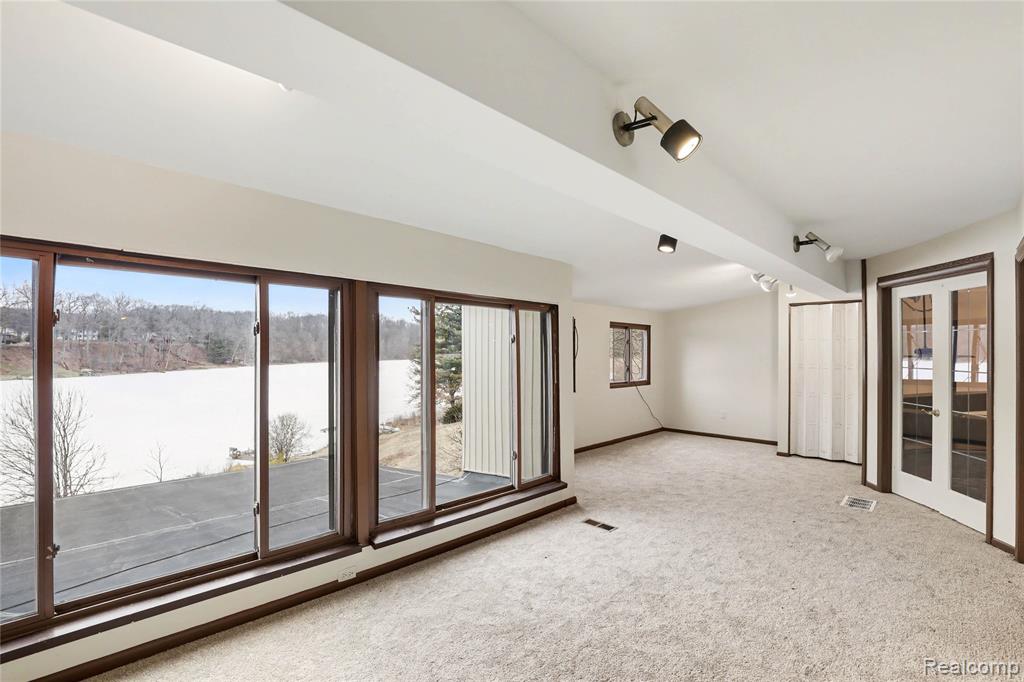 13490 Lakebrook Drive, Fenton, MI 48430 — Photo 16