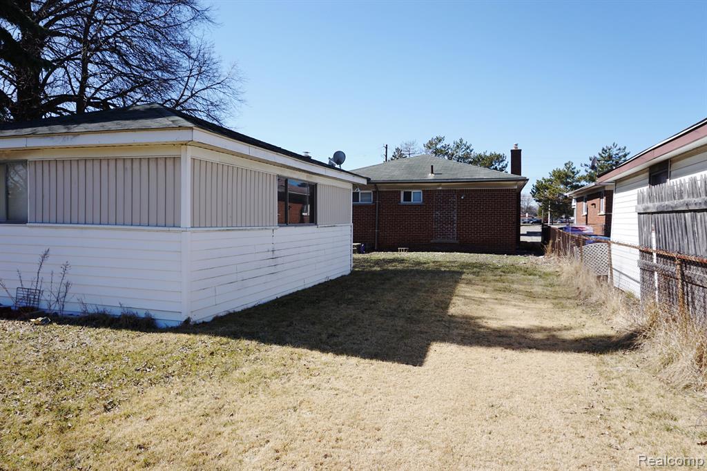8842 Dale, Redford, MI 48239 — Photo 13