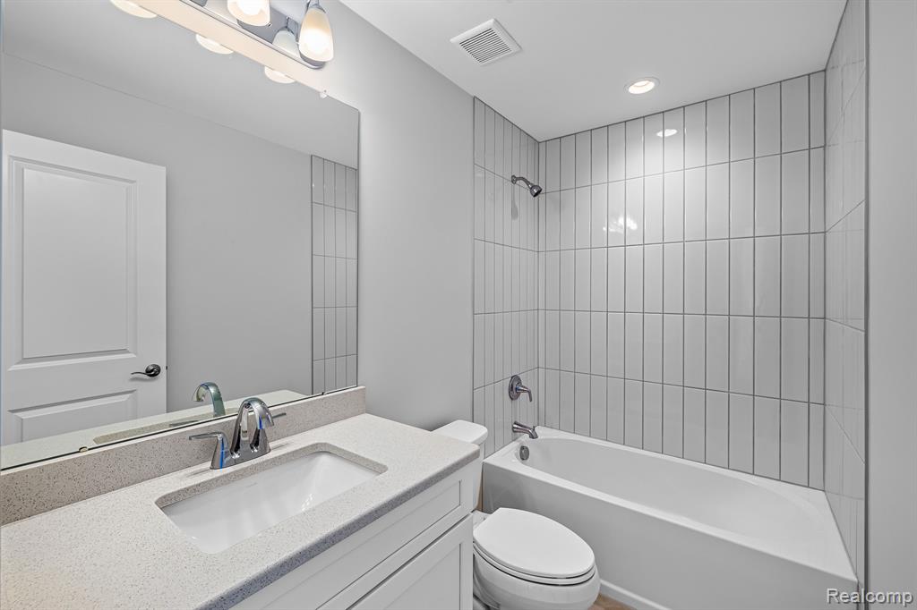 5307 Trail Vista Drive, West Bloomfield, MI — Photo 9