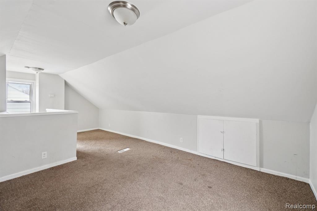 19717 Kenosha Street, Harper Woods, MI 48225 — Photo 24
