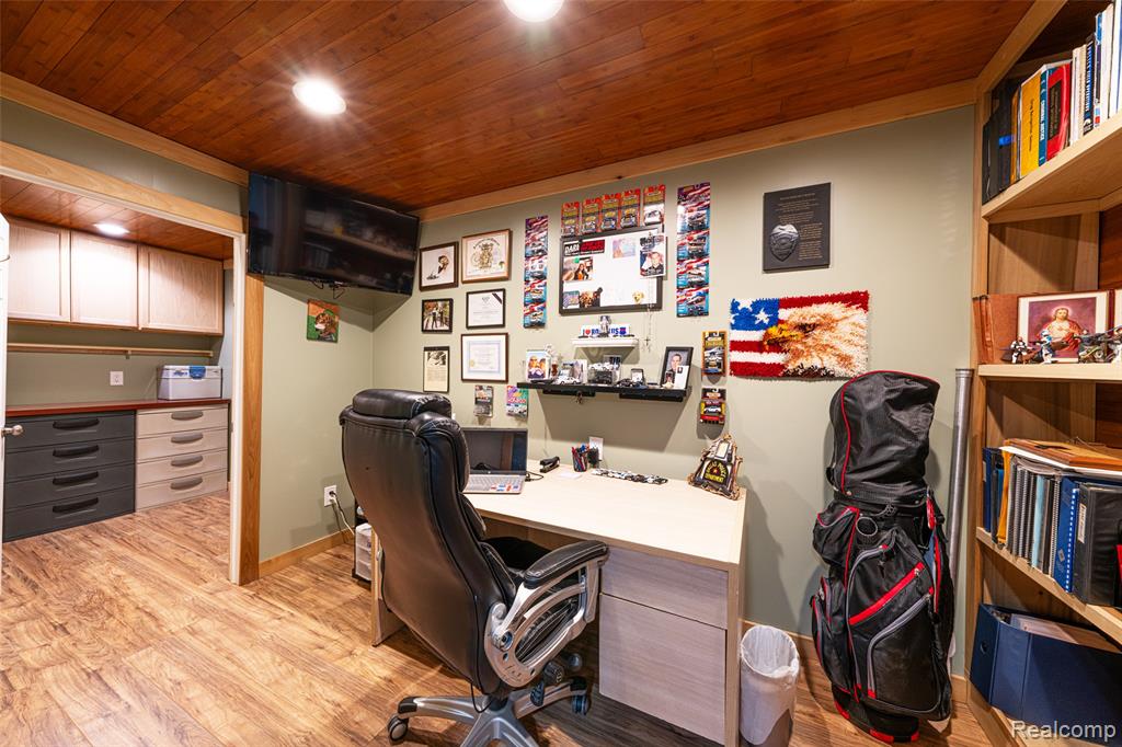 5015 LINDEMERE Drive, Fowlerville, MI 48836 — Photo 39