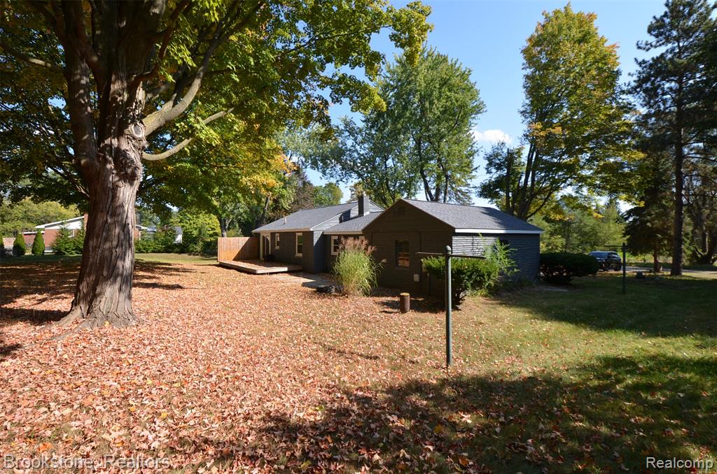 7565 Old Pond Drive, Clarkston, MI 48348 — Photo 47