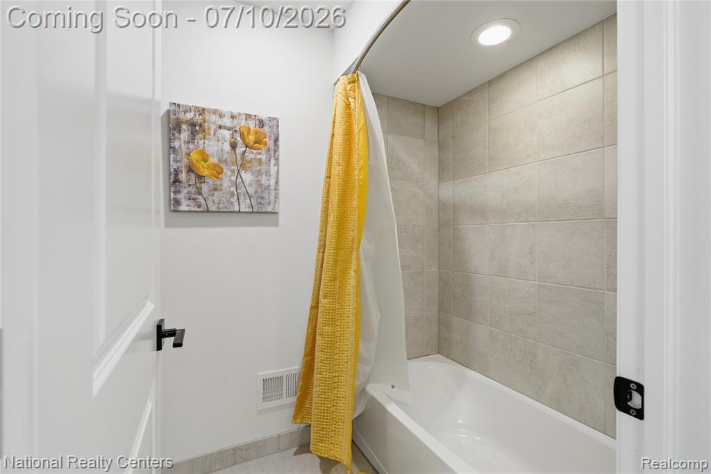 3142 Holburn Court, Oakland, MI — Photo 25