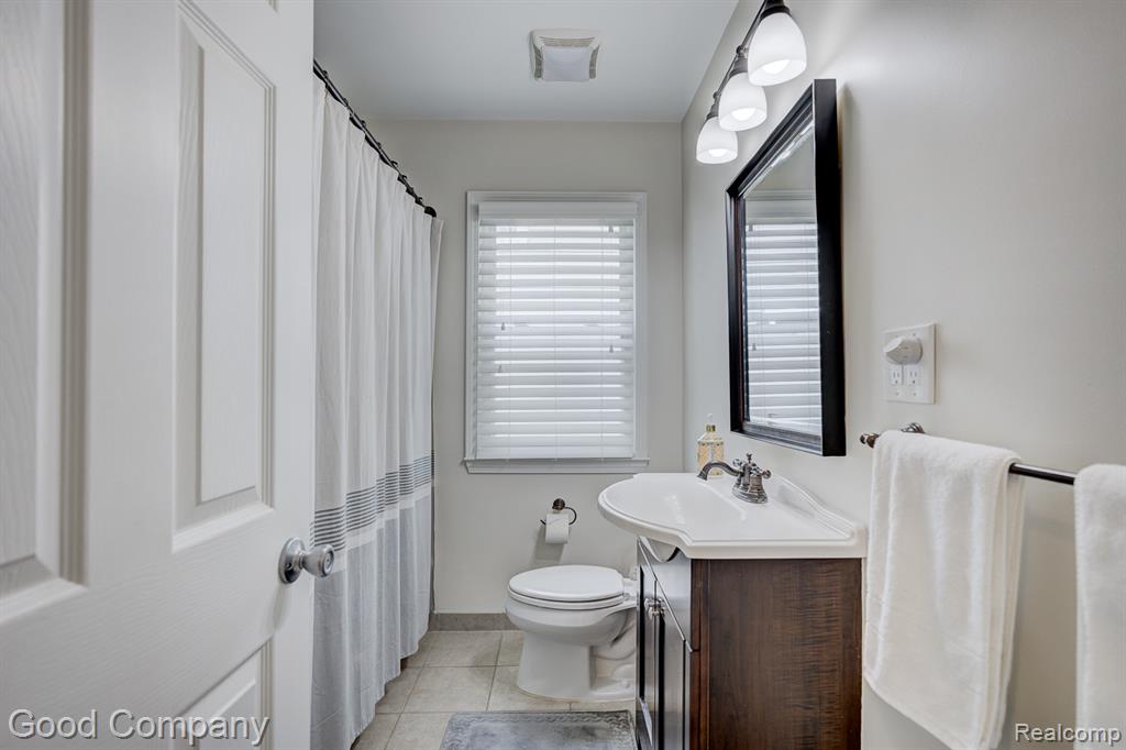 812 N Edgeworth Avenue, Royal Oak, MI 48067 — Photo 17