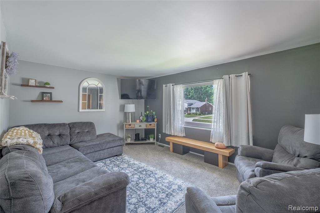 911 Worchester Drive, Fenton, MI 48430 — Photo 9