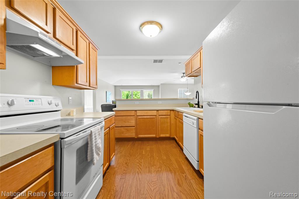 4048 Berkeley Avenue, Canton, MI 48188 — Photo 13
