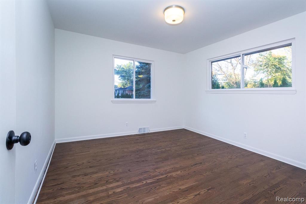 19332 Beverly Road, Beverly Hills, MI 48025 — Photo 20