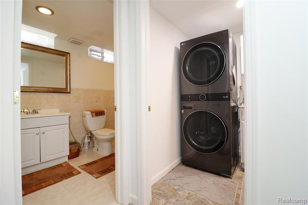 6840 N Silvery Lane, Dearborn Heights, MI 48127 — Photo 38