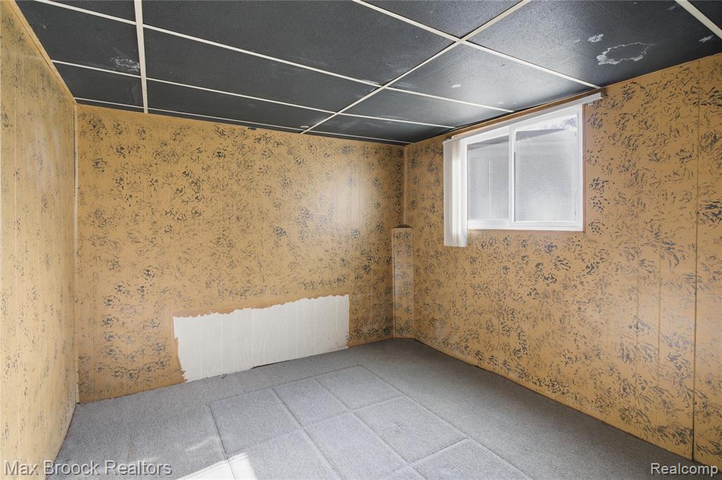 8759 Calvert Drive, Sterling Heights, MI 48312 — Photo 21
