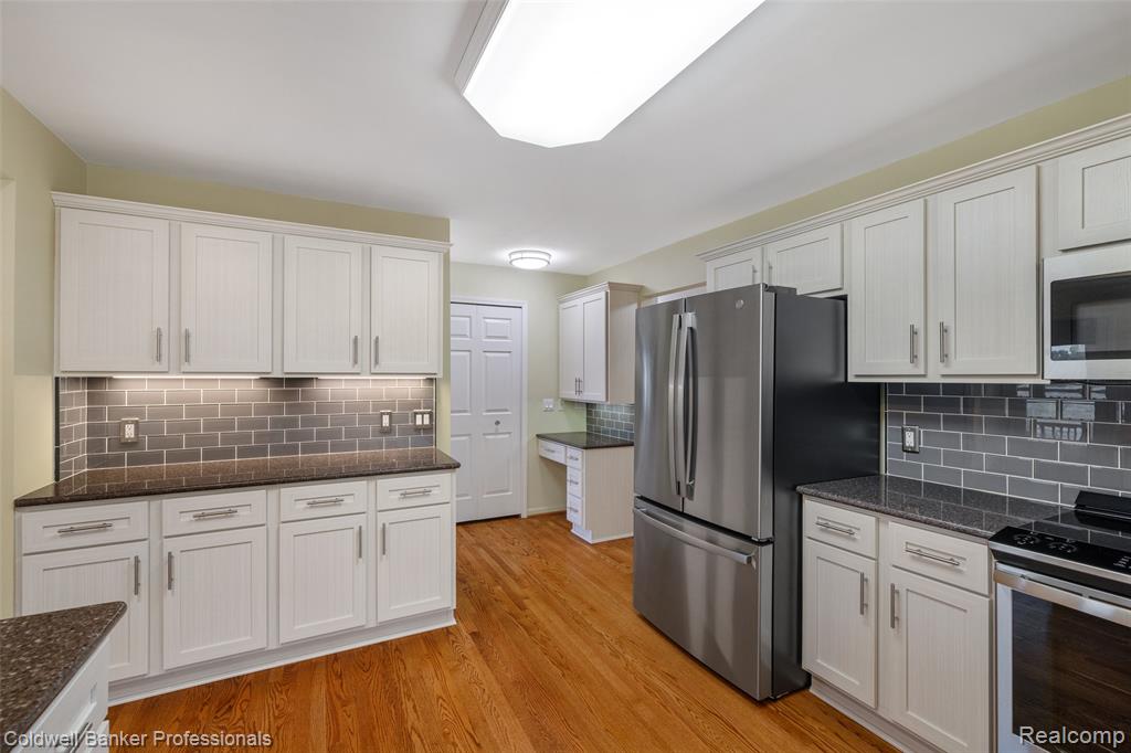 468 Orchard Ridge Drive, Lake Orion, MI 48362 — Photo 22