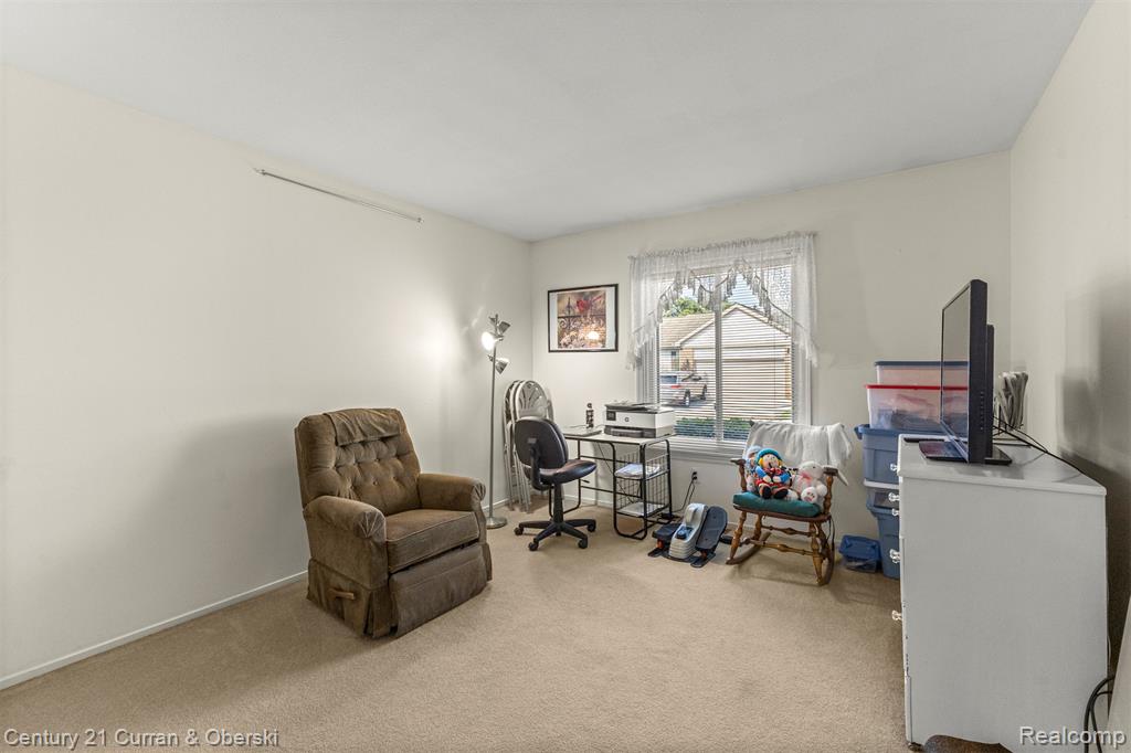 698 Ravencrest Lane, Westland, MI — Photo 28