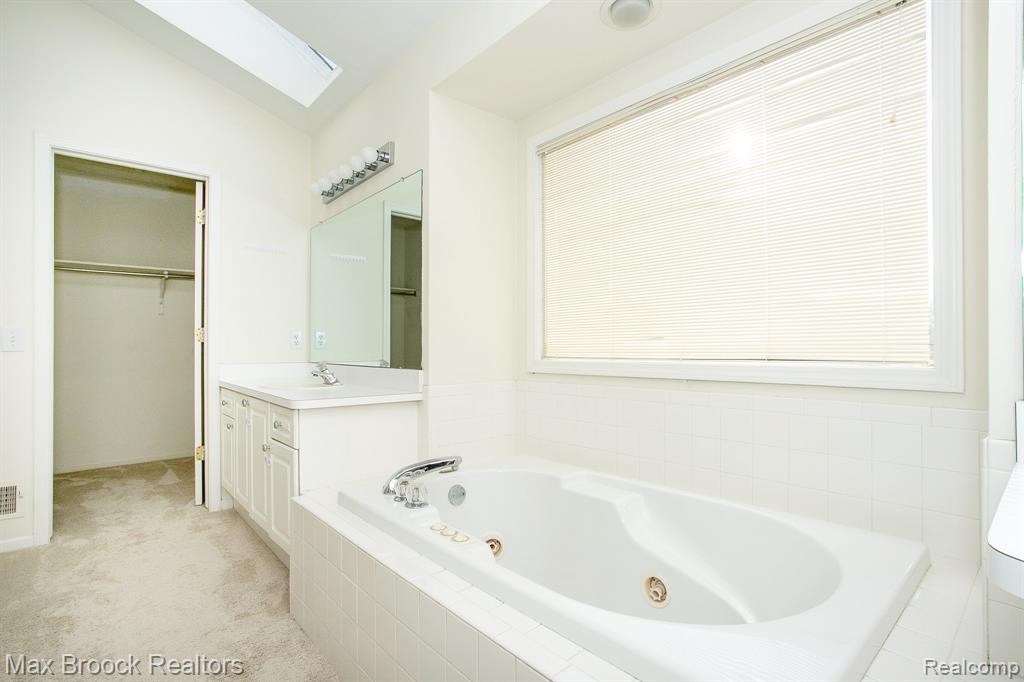 6817 Woodcrest Drive, Troy, MI 48098 — Photo 34