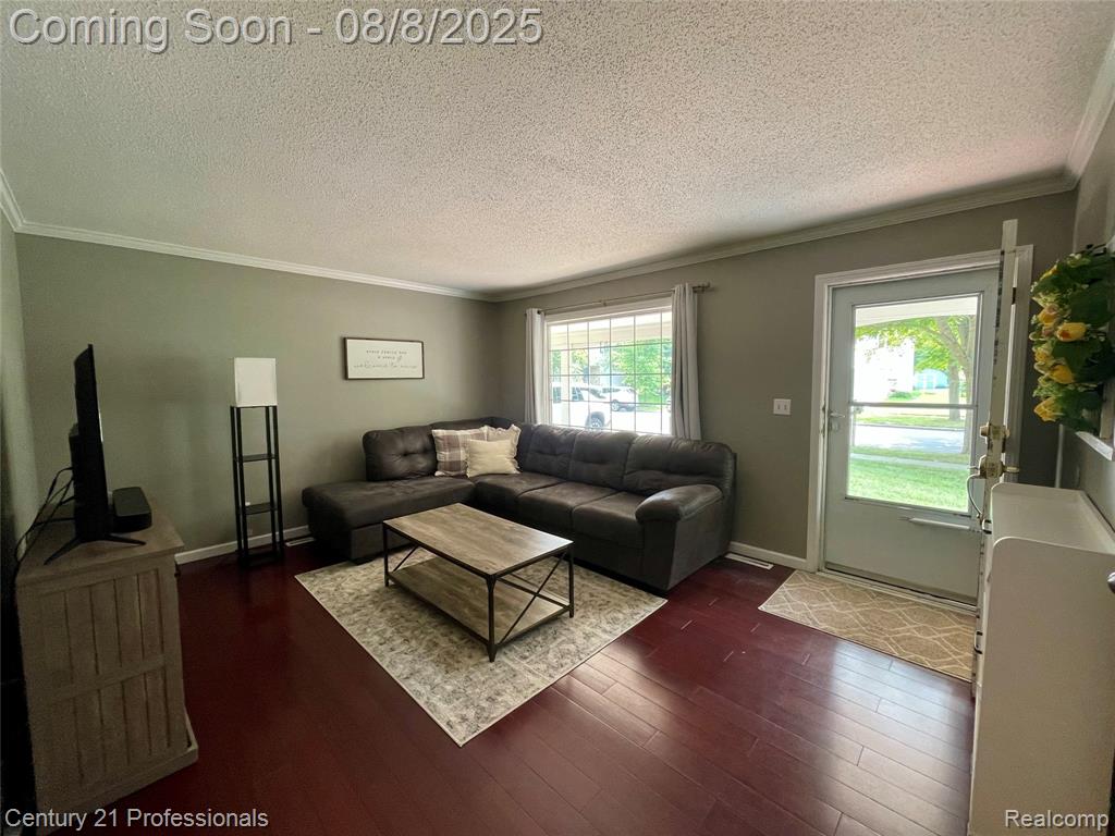 709 Hollybrook Drive, Midland, MI 48642 — Photo 2