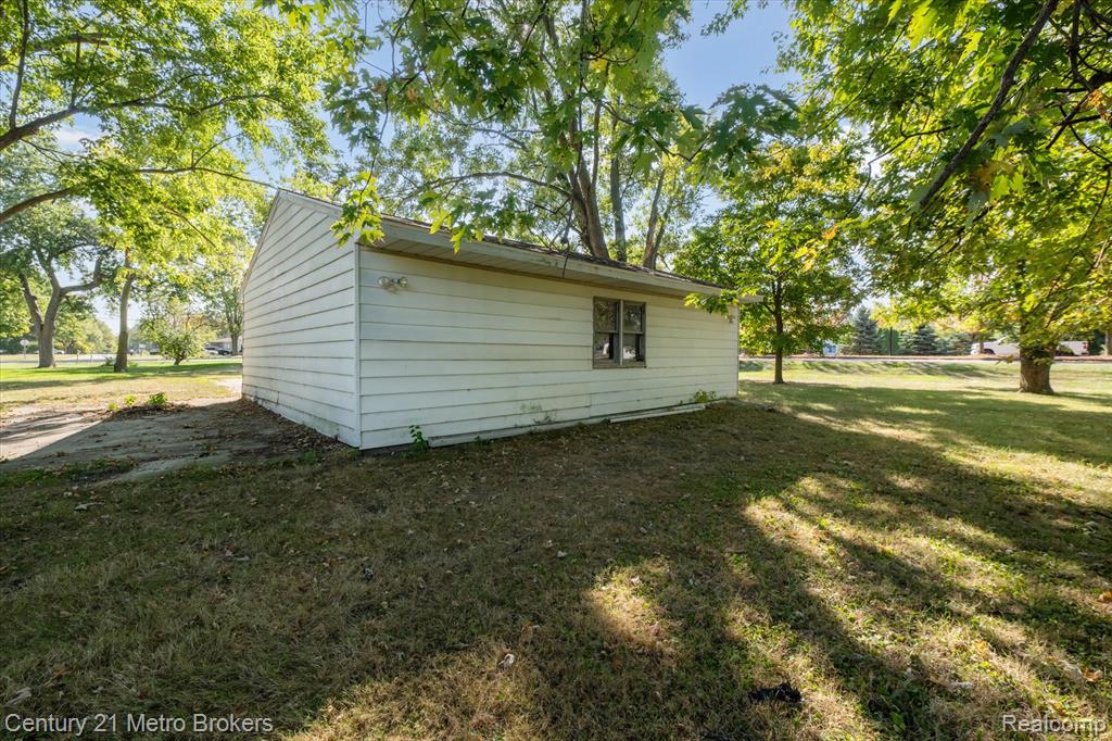 4460 Torrey Road, Flint, MI 48507 — Photo 38