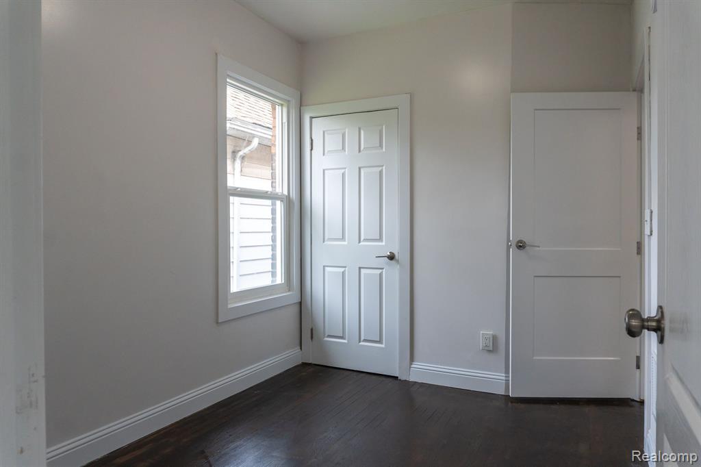 3927 SAINT CLAIR Street, Detroit, MI 48214 — Photo 36