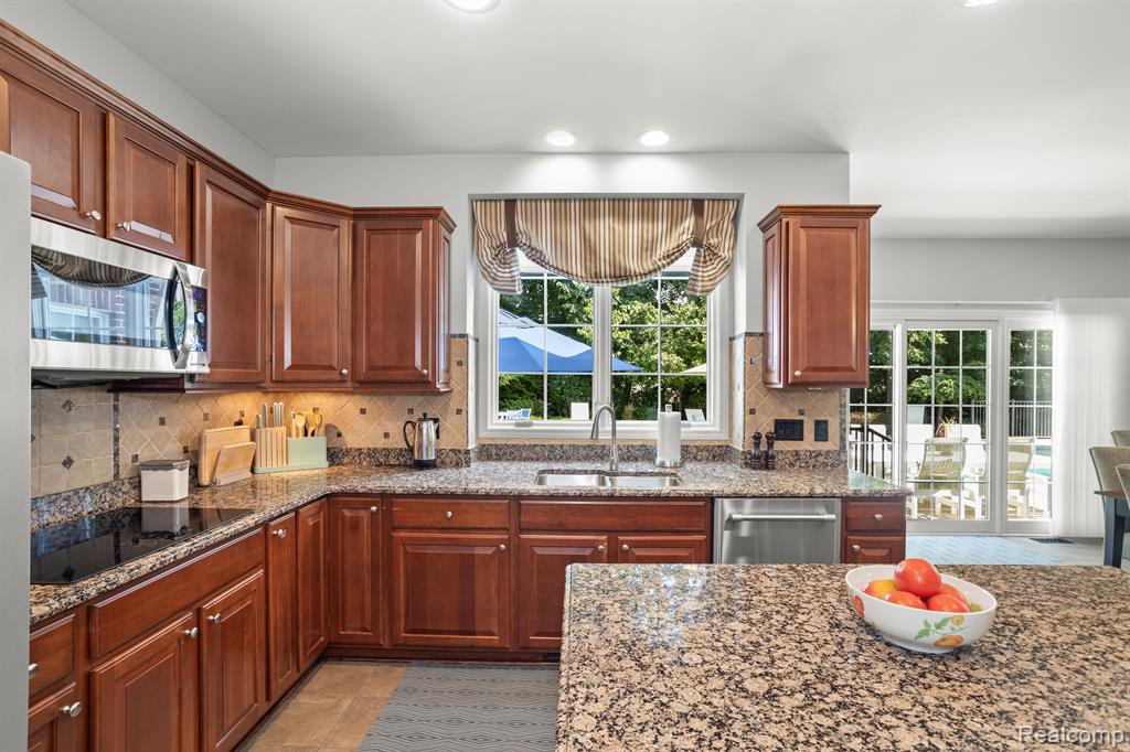 50548 AMBERLEY Boulevard, Canton, MI 48187 — Photo 15