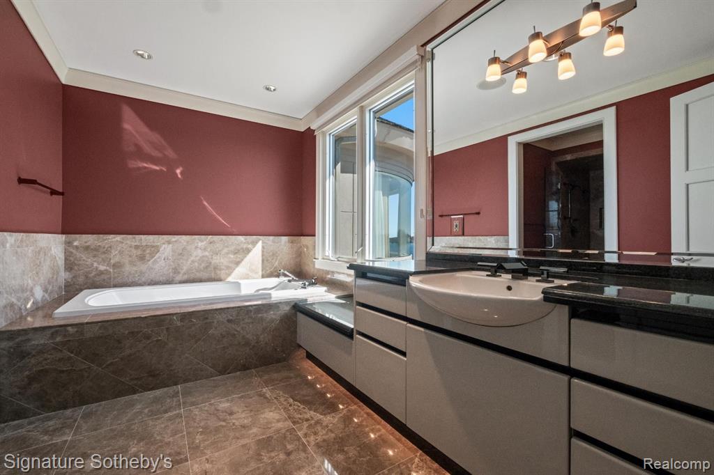 82 CHATEAUX DU LAC, Fenton, MI 48430 — Photo 34