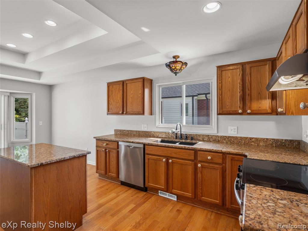 54256 Oconee Drive, Macomb, MI 48042 — Photo 16