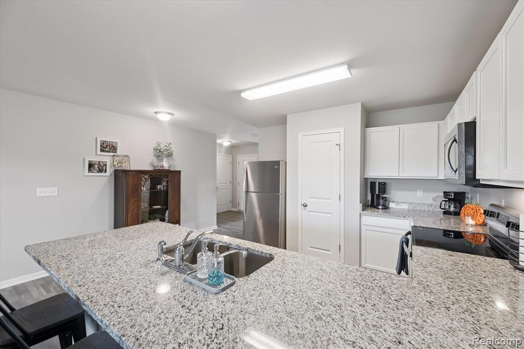 1710 Woodbridge Park Avenue, Lapeer, MI 48446 — Photo 10