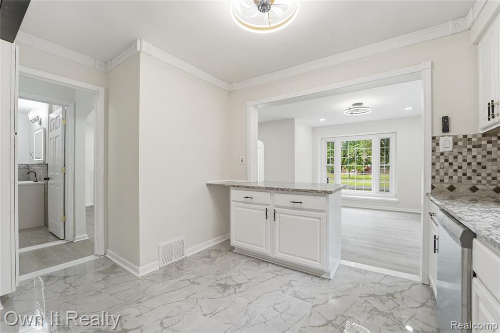 15490 Warwick Street, Detroit, MI 48223 — Photo 12