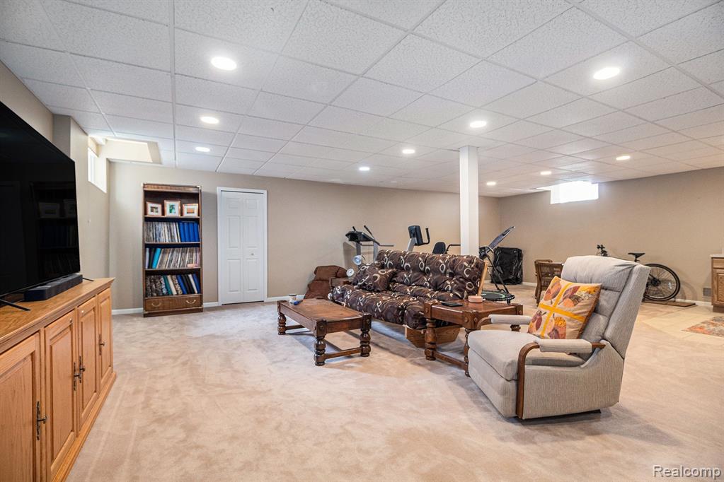 404 WALNUT Drive, 34, South Lyon, MI 48178 — Photo 23