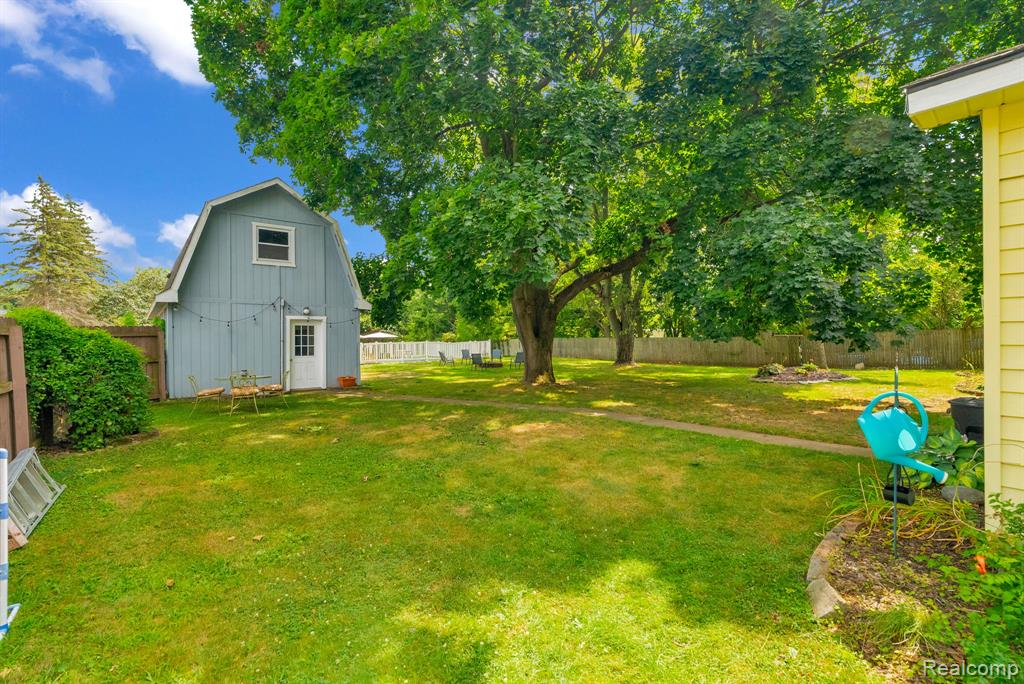 4350 Lessing Avenue, Waterford, MI 48329 — Photo 18