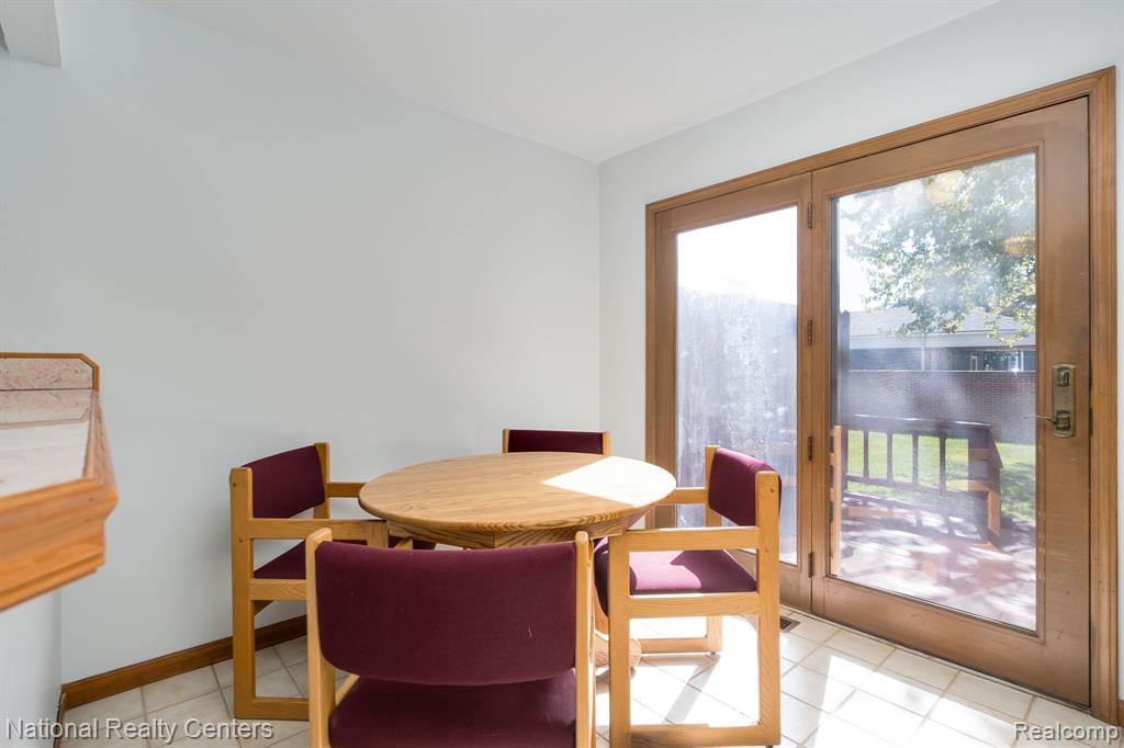 405 Pineview Court, Saint Clair Shores, MI 48081 — Photo 16