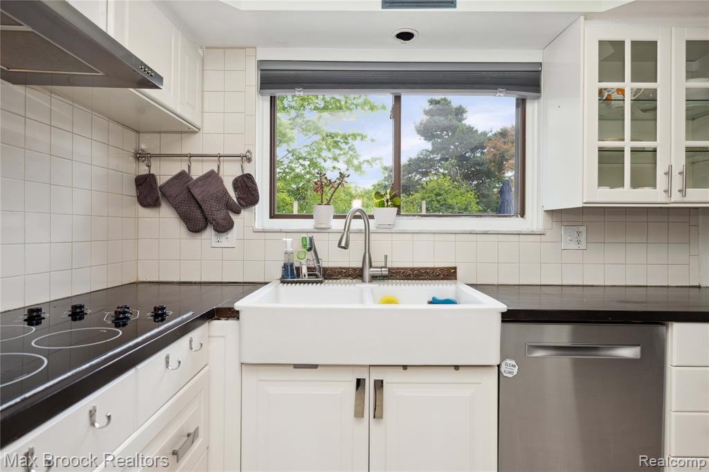 6247 Carpathian Court, West Bloomfield, MI 48324 — Photo 8