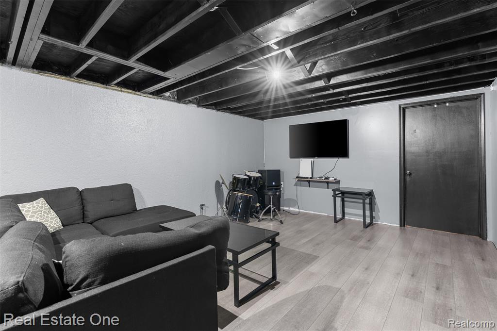 8057 Helen, Center Line, MI 48015 — Photo 12