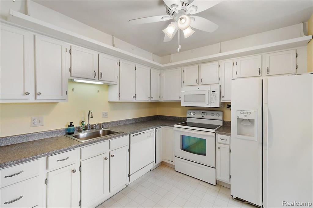 480 BALDWIN Avenue, 13, Rochester, MI 48307 — Photo 11