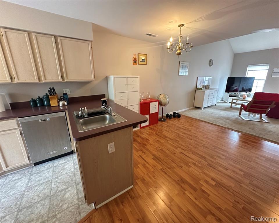7 GEORGETOWN, Dearborn, MI 48126 — Photo 8