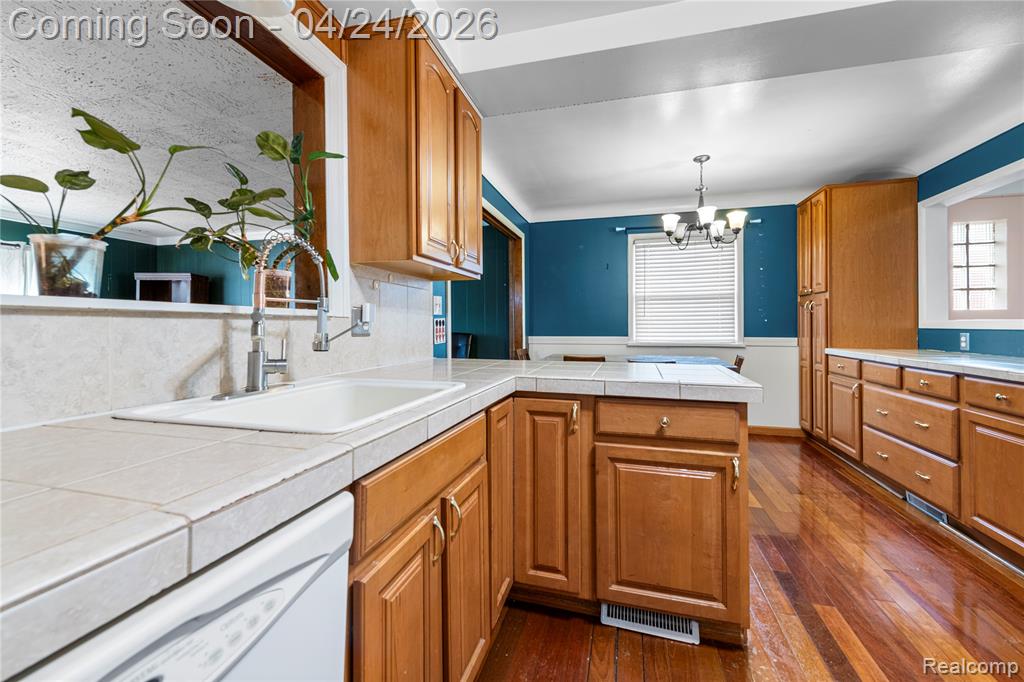 24861 Almond Avenue, Eastpointe, MI 48021 — Photo 21