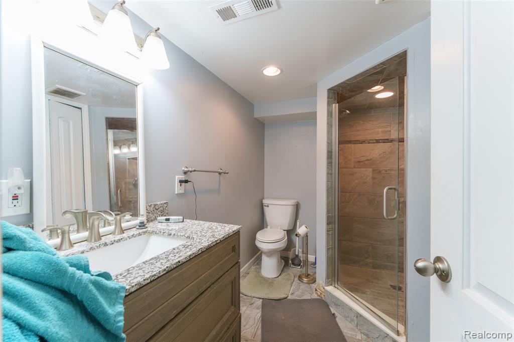 5985 Rowley Boulevard, Waterford, MI 48329 — Photo 10