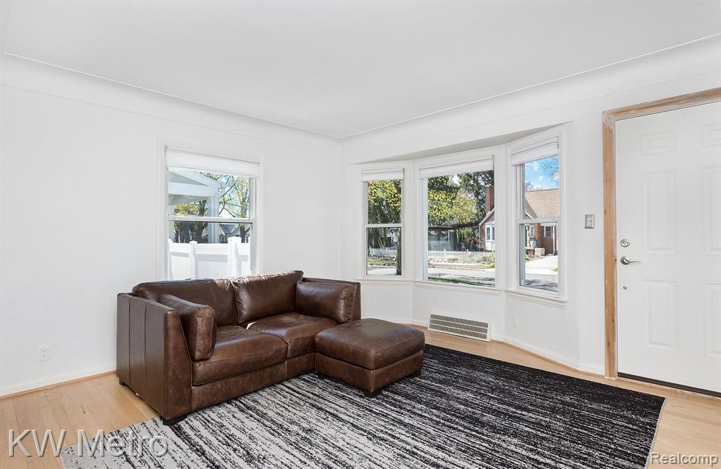 706 N REMBRANDT Avenue, Royal Oak, MI 48067 — Photo 5
