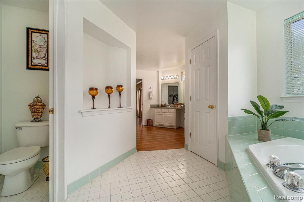 7549 ACORN HILL Court, West Bloomfield, MI 48323 — Photo 21
