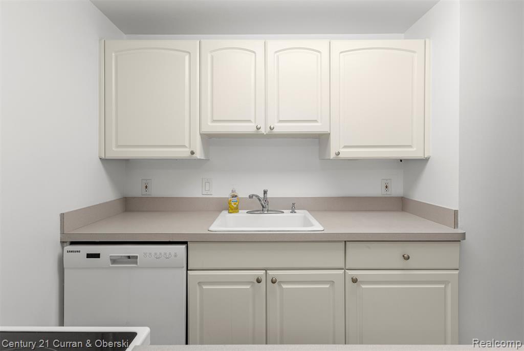 22700 Garrison Street, 404, Dearborn, MI 48124 — Photo 8