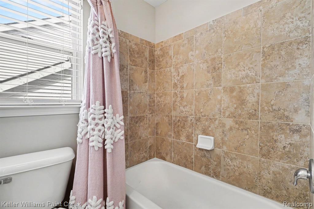 4846 E Stonegate Circle, Lake Orion, MI — Photo 28