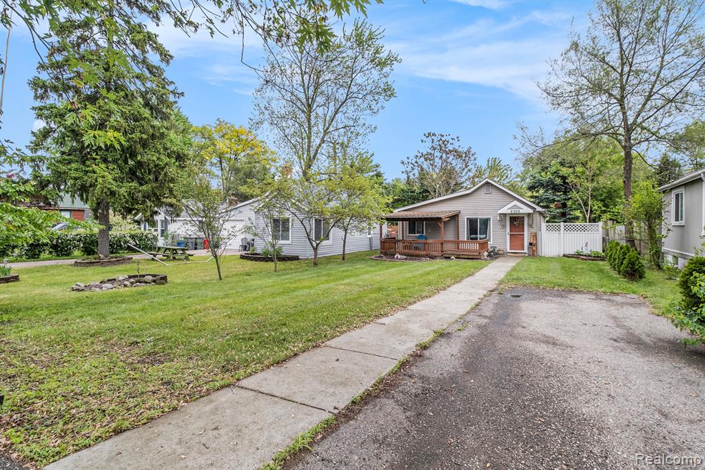 2305 Hester Court, Keego Harbor, MI 48320 — Photo 7